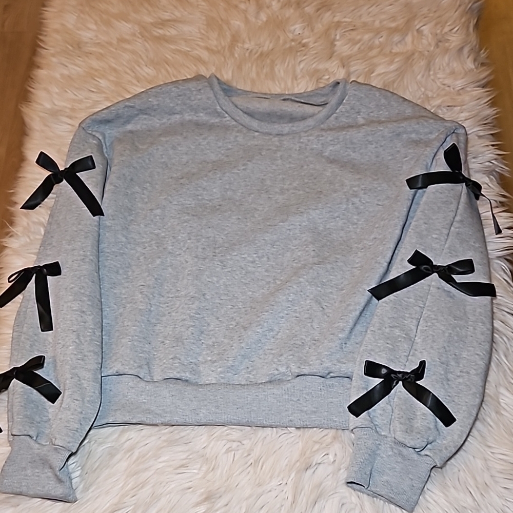 Coquette Ribbon Crewneck - Picture 4 of 7